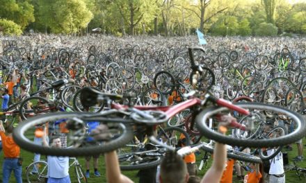 I BIKE – Mii de oameni au pedalat în centrul Budapestei