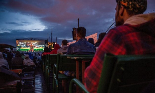 S-a deschis Budapest Rooftop Cinema pe terasa de la Corvin Club