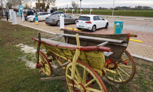 FOTO: S-a inaugurat cea mai mare stație de încărcare a mașinilor electrice din Ungaria