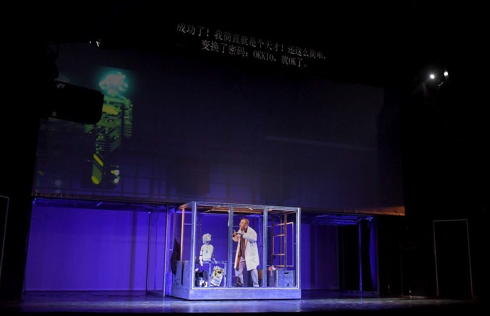 Un teatru din Budapesta a introdus în premieră supratitrarea în limba chineză!