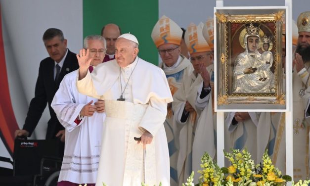 Vizita papală – Papa Francisc: Avem nevoie de pace, cu leagăne pentru copii, nu un viitor plin de morminte