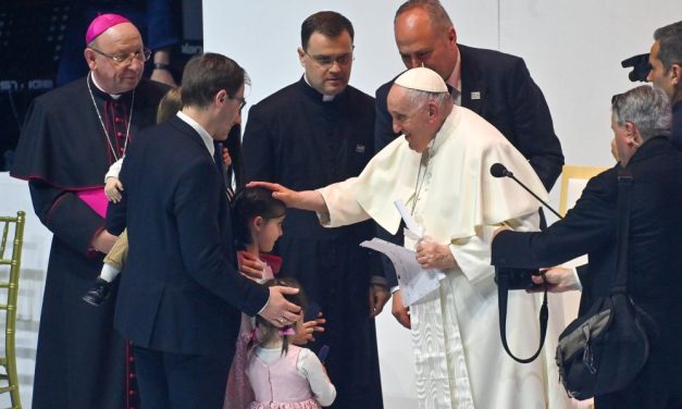 Vizita papală în Budapesta – Papa Francisc către tineri: Nimeni nu vă poate lua locul în istoria Bisericii şi a lumii